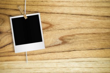 Clothespin ile boş fotoğraf çerçevesi