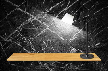 ahşap kitaplık lamba 