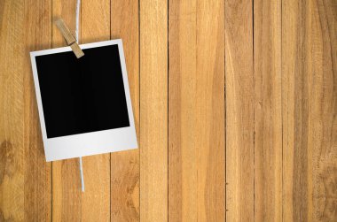 Clothespin ile boş fotoğraf çerçevesi