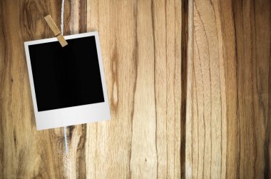 Clothespin ile boş fotoğraf çerçevesi