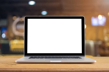  Masada boş ekran olan dizüstü bilgisayar 