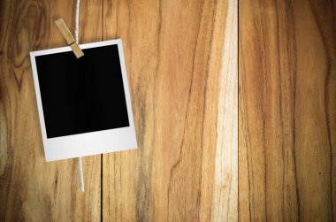 Clothespin ile boş fotoğraf çerçevesi