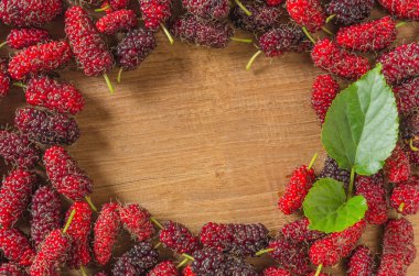 Olgun kırmızı dut