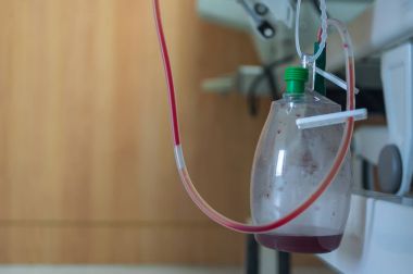 Kan için plastik şişe
