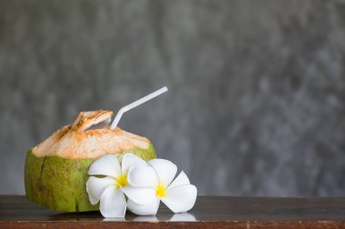 Hindistan cevizi ahşap masa