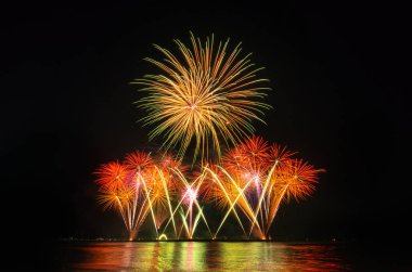 üzerinde siyah gök renkli havai fişek