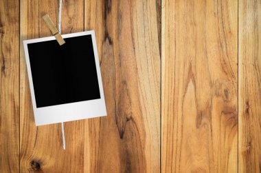 Clothespin ile boş fotoğraf çerçevesi