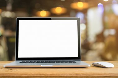  Masada boş ekran olan dizüstü bilgisayar 