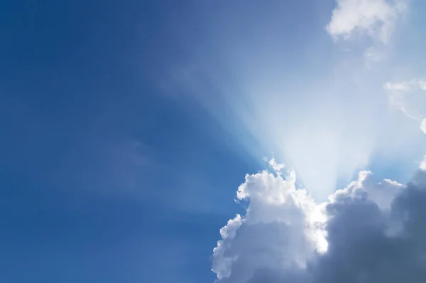 Sun rays on blue sky — Stock Photo, Image