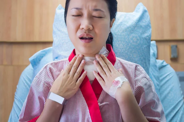 Patient mit Halsschmerzen — Stockfoto