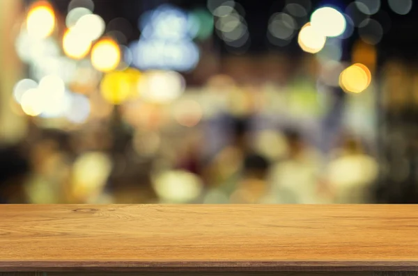 空の木製テーブル — ストック写真
