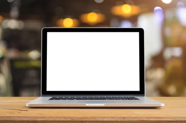 Laptop con schermo vuoto sul tavolo — Foto Stock