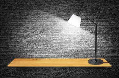 ahşap kitaplık lamba 