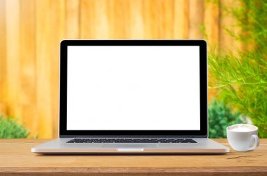  Masada boş ekran olan dizüstü bilgisayar 