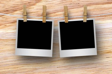Boş resim çerçeveleri clothespins ile