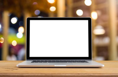  Masada boş ekran olan dizüstü bilgisayar 