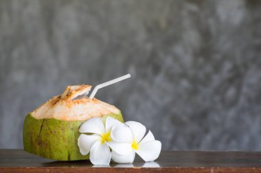 Hindistan cevizi ahşap masa