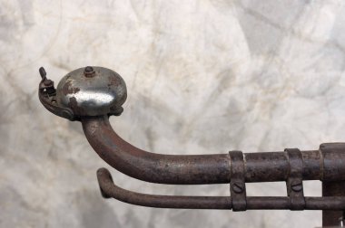 Bell vintage bisiklet üzerinde 