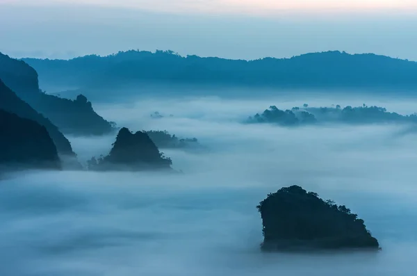 Phu Lanka landscape with misty mountains — Stock Photo, Image