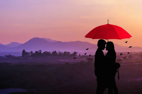 Siluety romantický pár — Stock fotografie