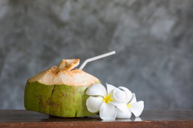 Hindistan cevizi ahşap masa