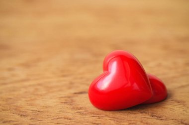 ahşap zemin üzerinde Hearts 