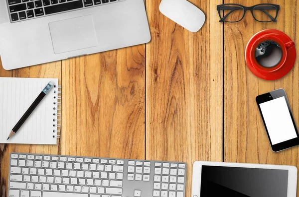 Ofis resepsiyon masası dizüstü bilgisayar ile