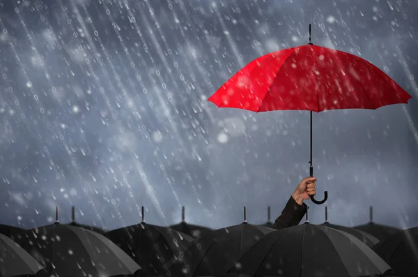 Protection des données, qui protège le parapluie rouge — Photo