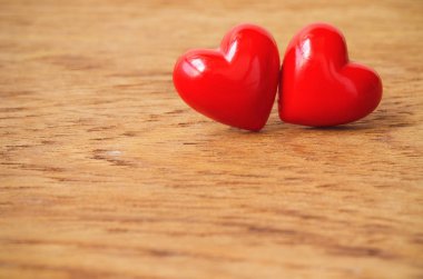 ahşap zemin üzerinde Hearts