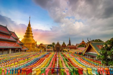 Wat Pra 'daki Fener Hariphunchai.