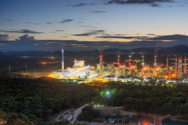 Kömürle çalışan santrallerin hava görüntüsü.