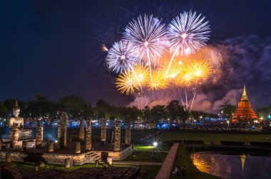 Sukhothai Tarihi Parkı 'nda yangın çıkmış..