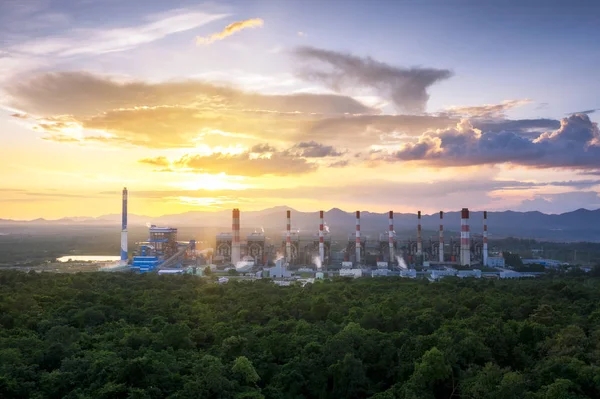 Αεροφωτογραφία των σταθμών παραγωγής ηλεκτρικής ενέργειας με καύση άνθρακα. — Φωτογραφία Αρχείου