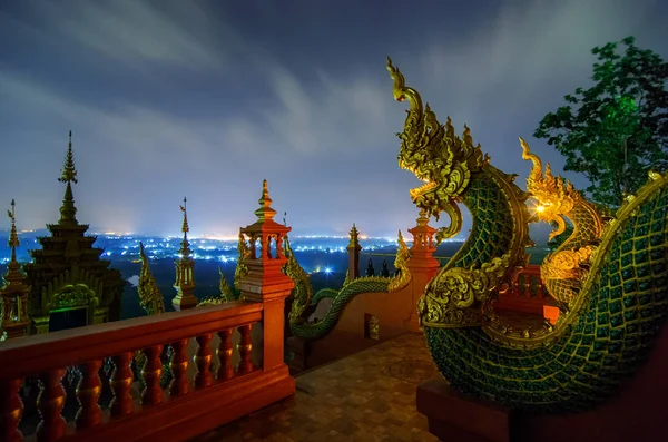 Wat Phra que Doi Phra Chan Templo à noite — Fotografia de Stock