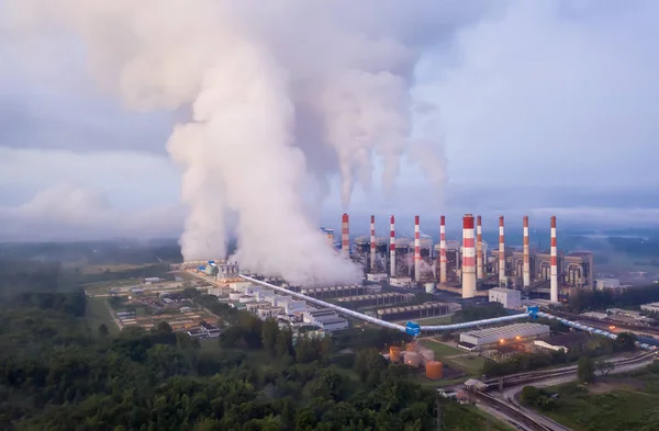 Αεροφωτογραφία των σταθμών παραγωγής ηλεκτρικής ενέργειας με καύση άνθρακα. — Φωτογραφία Αρχείου