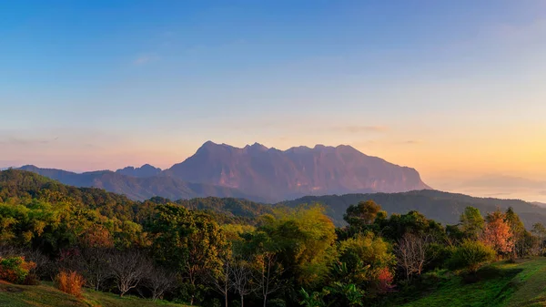Schöne Panoramische Landschaft Morgen Doi Luang Chiang Dao Mit Einem — Stockfoto