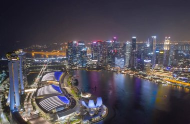SINGAPORE - 2 Şubat 2020 tarihinde Singapur 'da Marina Körfezi, Singapur' un merkez bölgesinde bulunan Singapur iş bölgesi ve şehri için hava aracı görüntüsü.