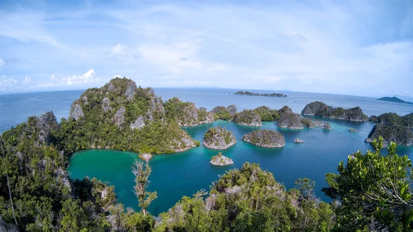 Isole Celesti Remote Laguna Piaynemo Arcipelago Delle Fam Nord Raja — Foto Stock