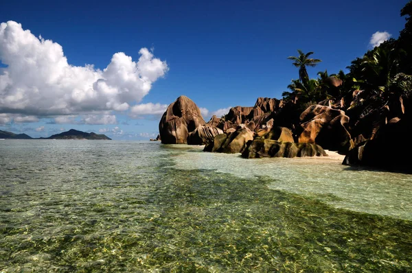 Spiaggia Idilliaca Con Rocce Granitiche Anse Gaulettes Isola Digue Seychelles — Foto Stock