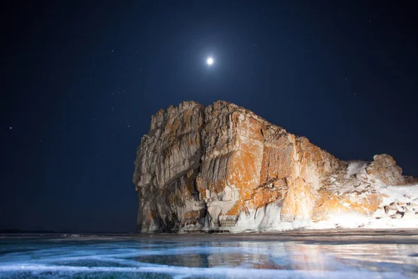 Cliff Baykal Gölü üzerinde