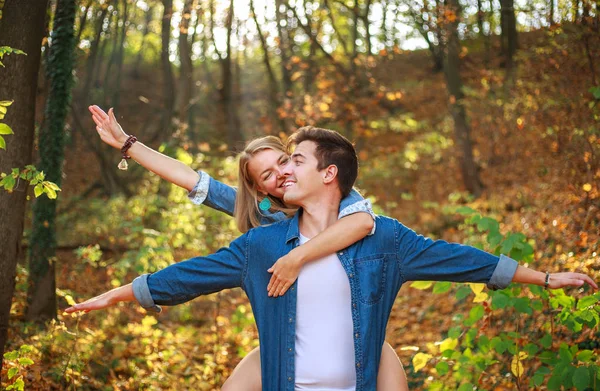 Happy couple guy and girl in forest park have fun together — Stock Photo, Image