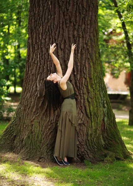 Young Woman Green Dress Meditatively Relaxes Large Tree Forest Park — Stock Photo, Image