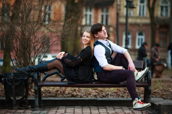 Loving Young Couple Guy Girl Sitting Bench City Park — Stock Photo, Image