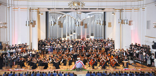 Концерт хора в Кракове, Польша, 27 февраля 2014 года, на сцене 220 человек, Краковская филармония
.