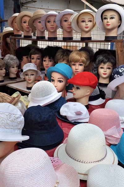 Kopfbedeckung Neue Mode Straßenladen Erfolgreiches Einkaufen — Stockfoto