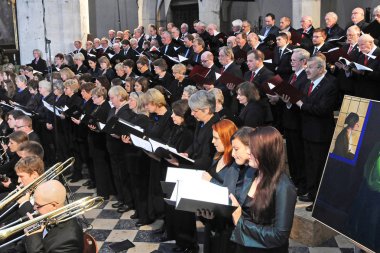 Koro şarkı söylüyor, bina köprüler müzik 2015, konser Krakow Polonya 2015 10 24, 4 Korolar Katarzyna İskenderiye kilise Polonya, İngiltere ve Hollanda, 140 şarkıcılar ve Orkestrası ...