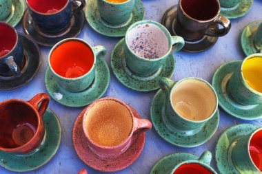 Renkli kahve fincanları, eko alışverişi. ...