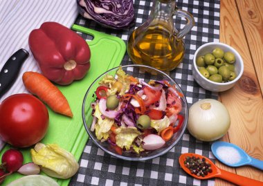 Manzara, sebze salatası, ekolojik yemek. ...