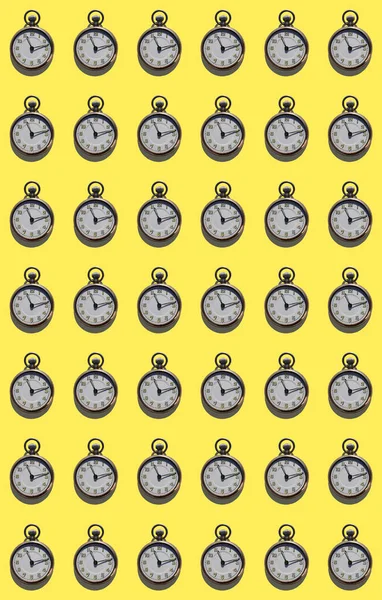 Muchos Relojes Bolsillo Sobre Fondo Amarillo —  Fotos de Stock