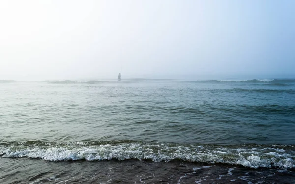 Fisherman Fishing Seashore Fog — Stock Photo, Image